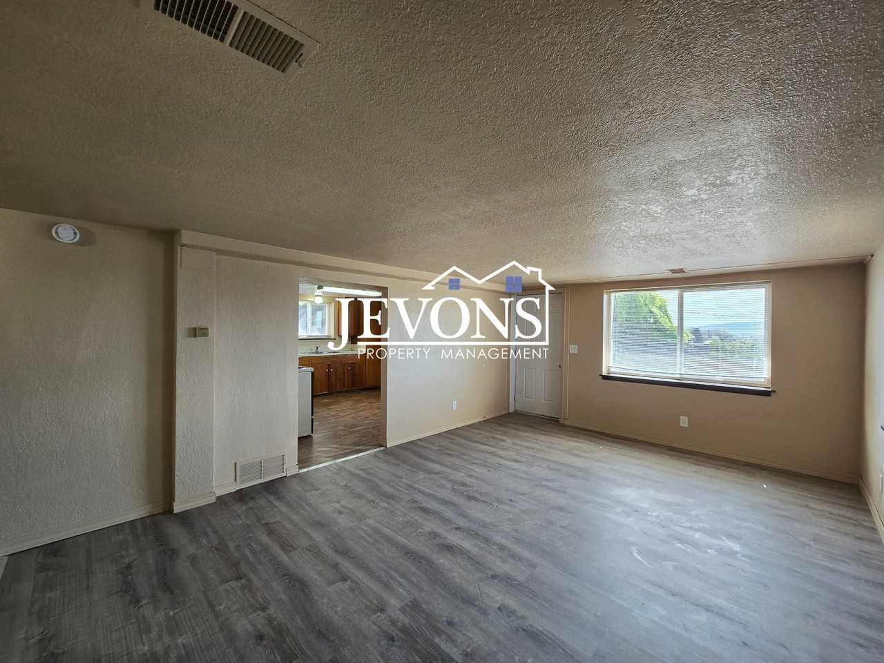 4210 E Hillcrest Dr Yakima, WA 98901 - Photo 6 of 17