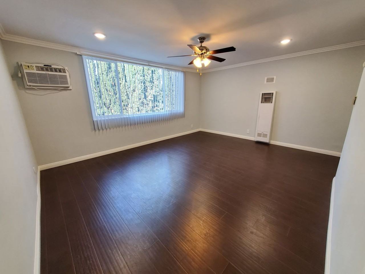 1185k - Photo 2 of 20