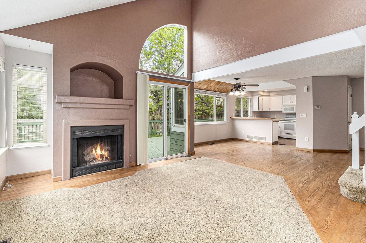 9855 Iris St - Photo 3 of 20