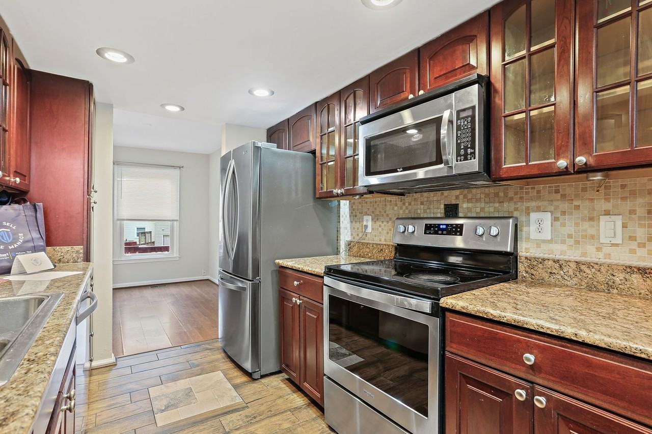 3831 Gateway Ter - Photo 3 of 22