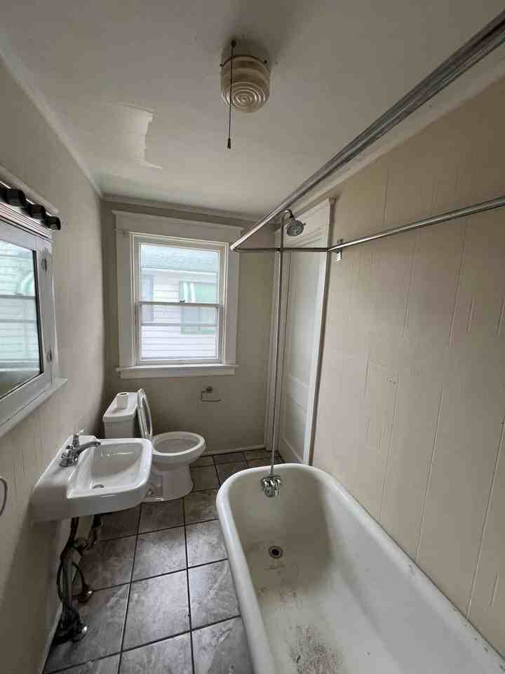 48 Scott St - Photo 3 of 6