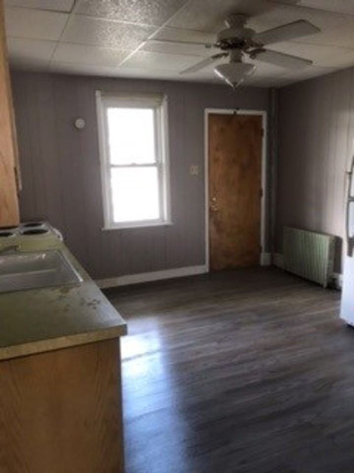 141 W Abbott St - Photo 2 of 9