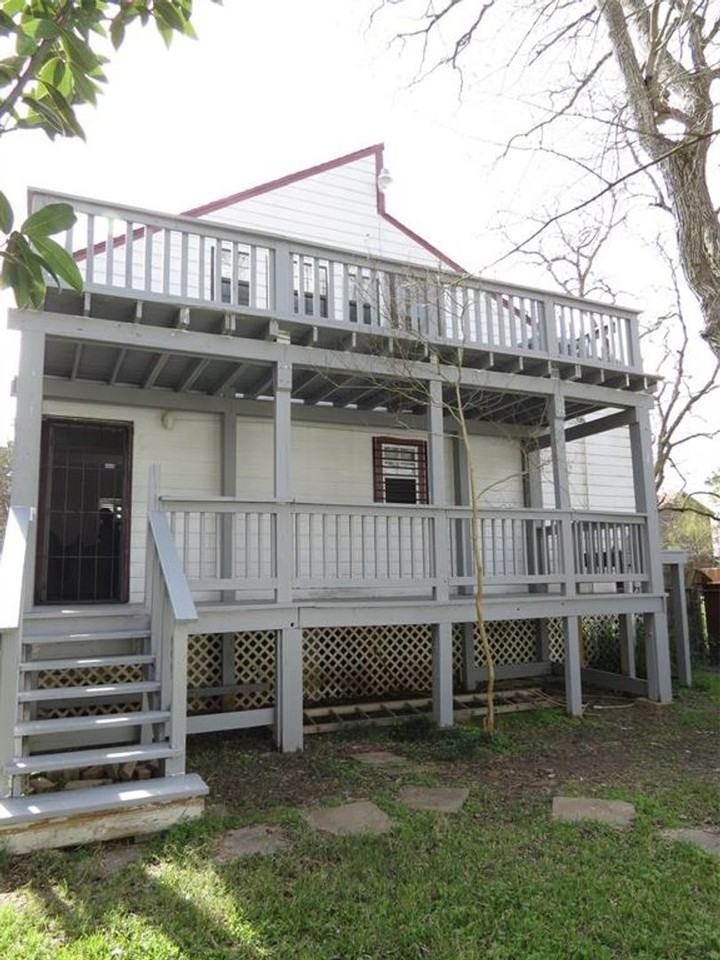 2130 Fenwood St - Photo 3 of 15
