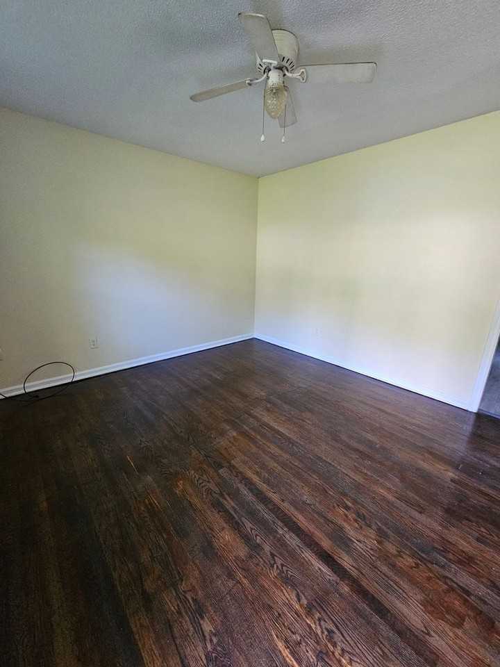 203 Brinkley Pl - Photo 2 of 9