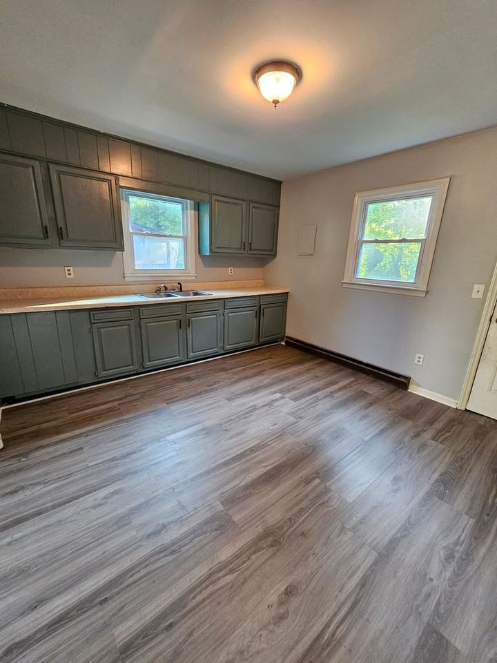 203 Brinkley Pl - Photo 3 of 9