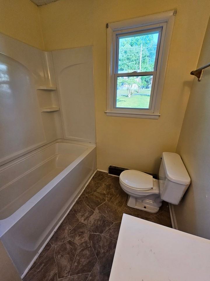 203 Brinkley Pl - Photo 5 of 9