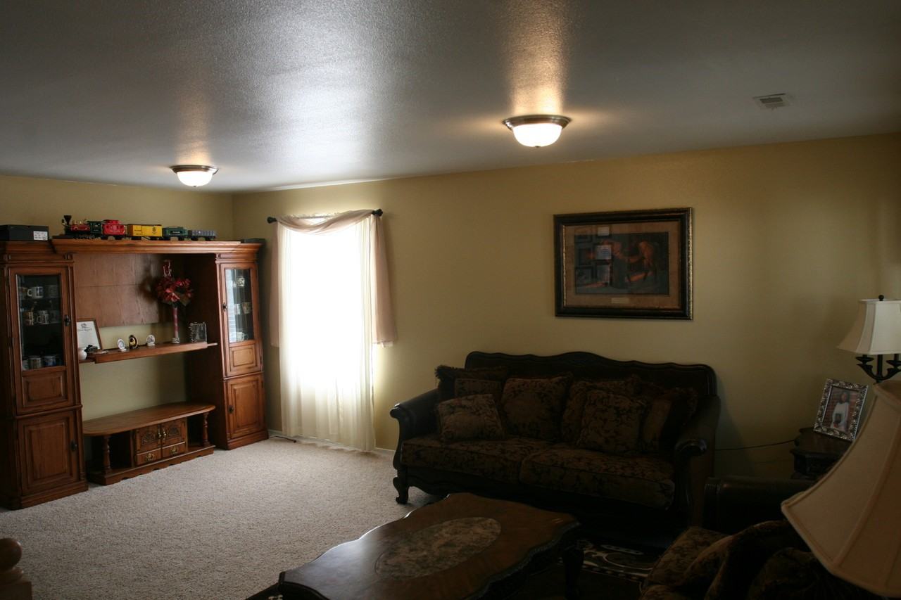 1123 W 400 S - Photo 2 of 11