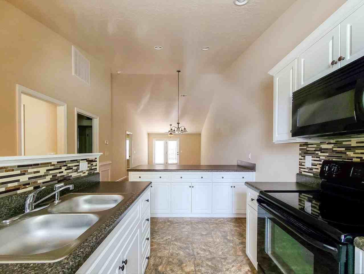 242 Haley Dr - Photo 3 of 7