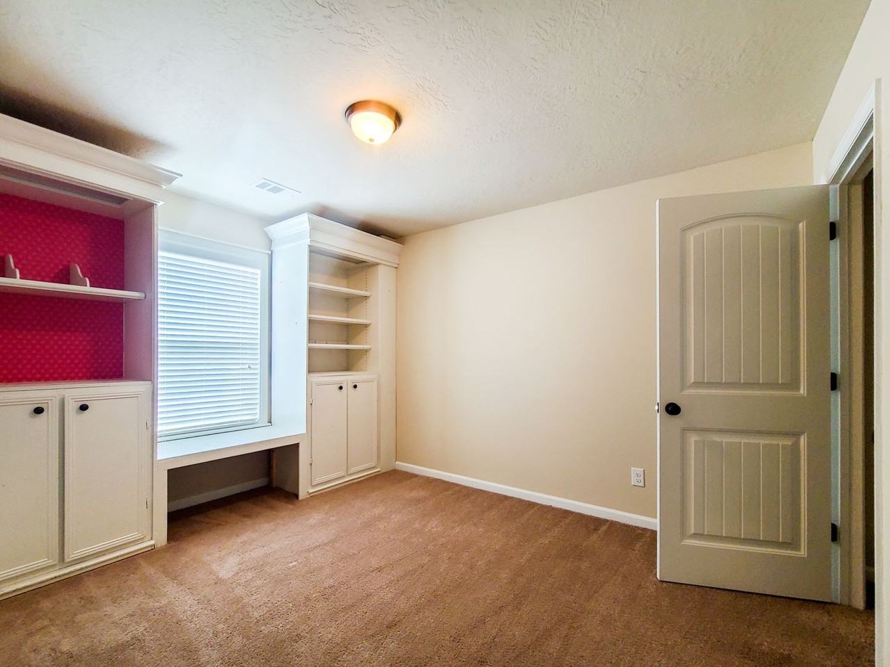 242 Haley Dr - Photo 5 of 7