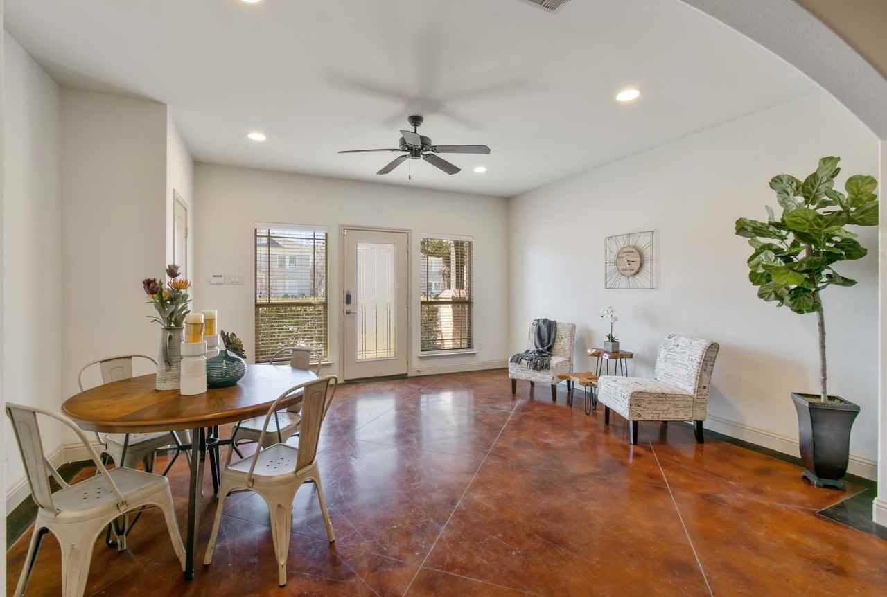 3120 Rogers Ave - Photo 6 of 31