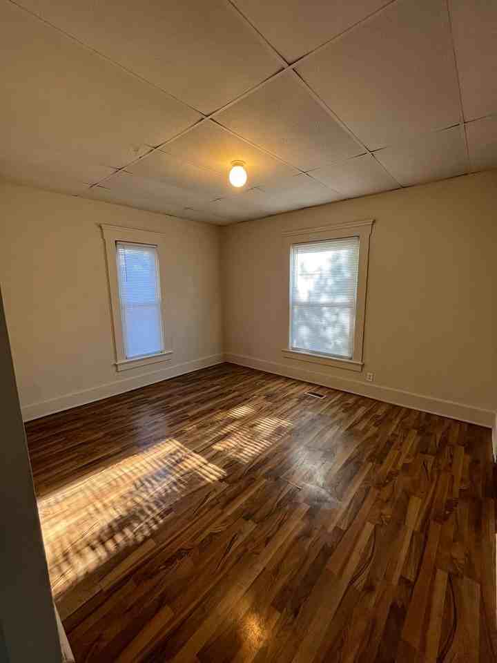 235 Royal Ave - Photo 3 of 11