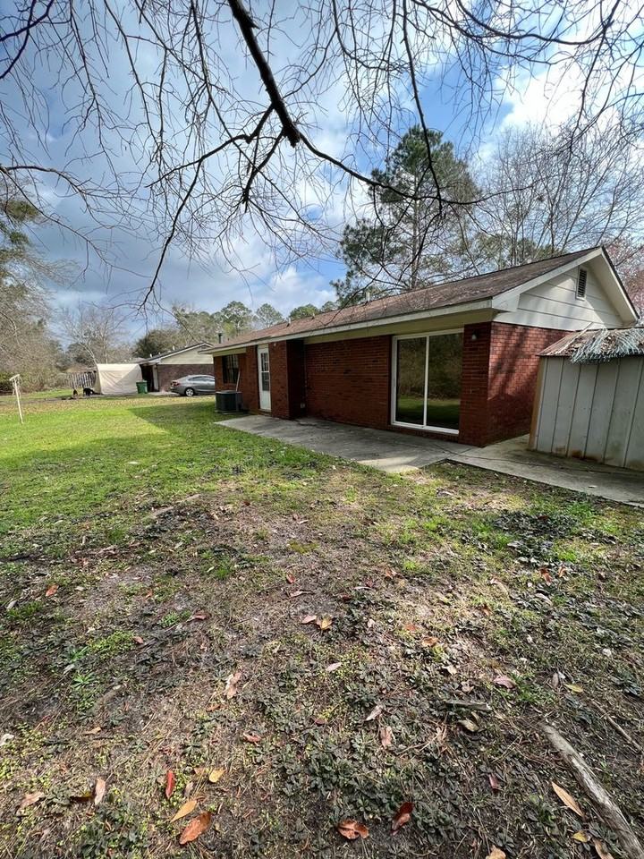 1097 Live Oak Dr - Photo 3 of 12