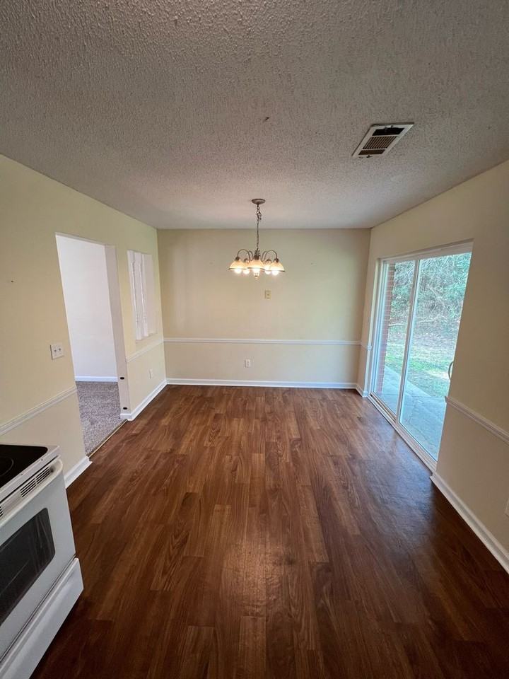 1097 Live Oak Dr - Photo 6 of 12