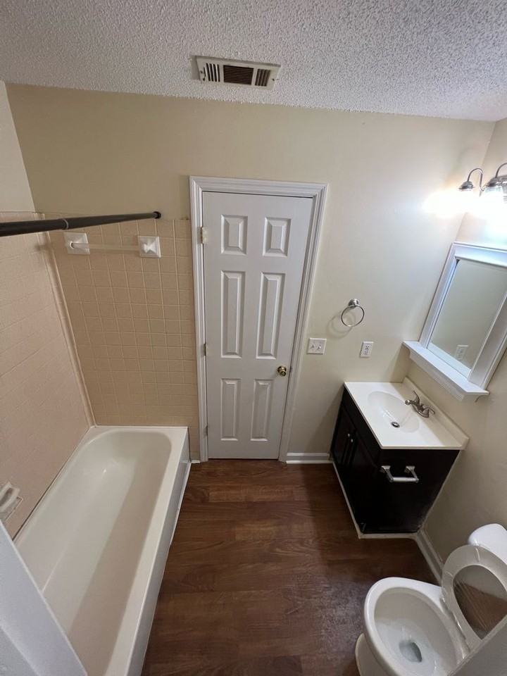 1097 Live Oak Dr - Photo 7 of 12