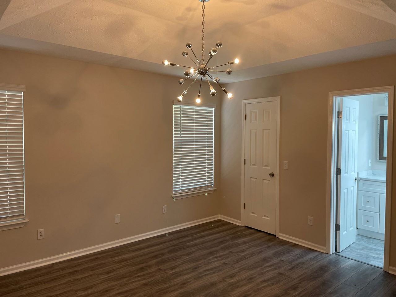 241 Hannover Cir - Photo 7 of 17