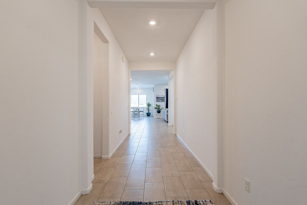 12442 N Appling Ave - Photo 4 of 43