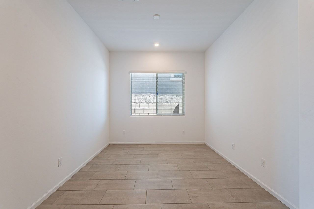 12442 N Appling Ave - Photo 7 of 43