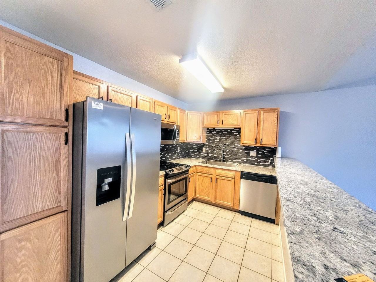 21084 Homer St #B - Photo 4 of 17