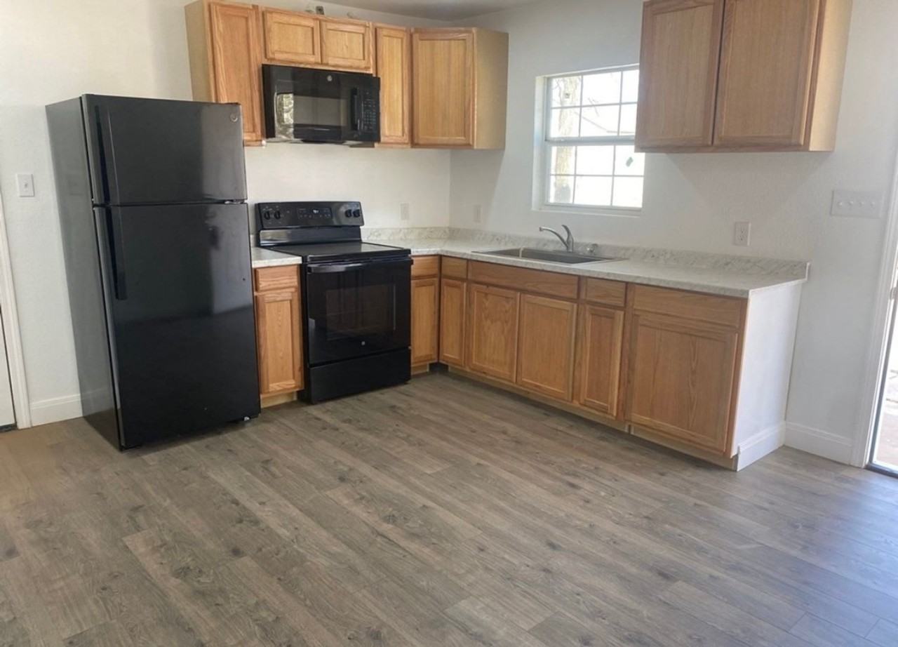 604 E 12th St - Photo 2 of 11