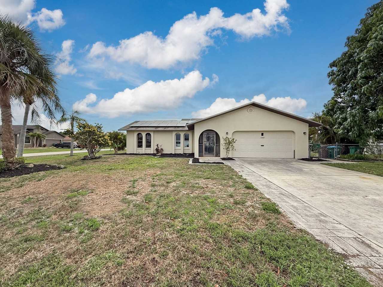 1203 Se 22nd Ave - Photo 3 of 37