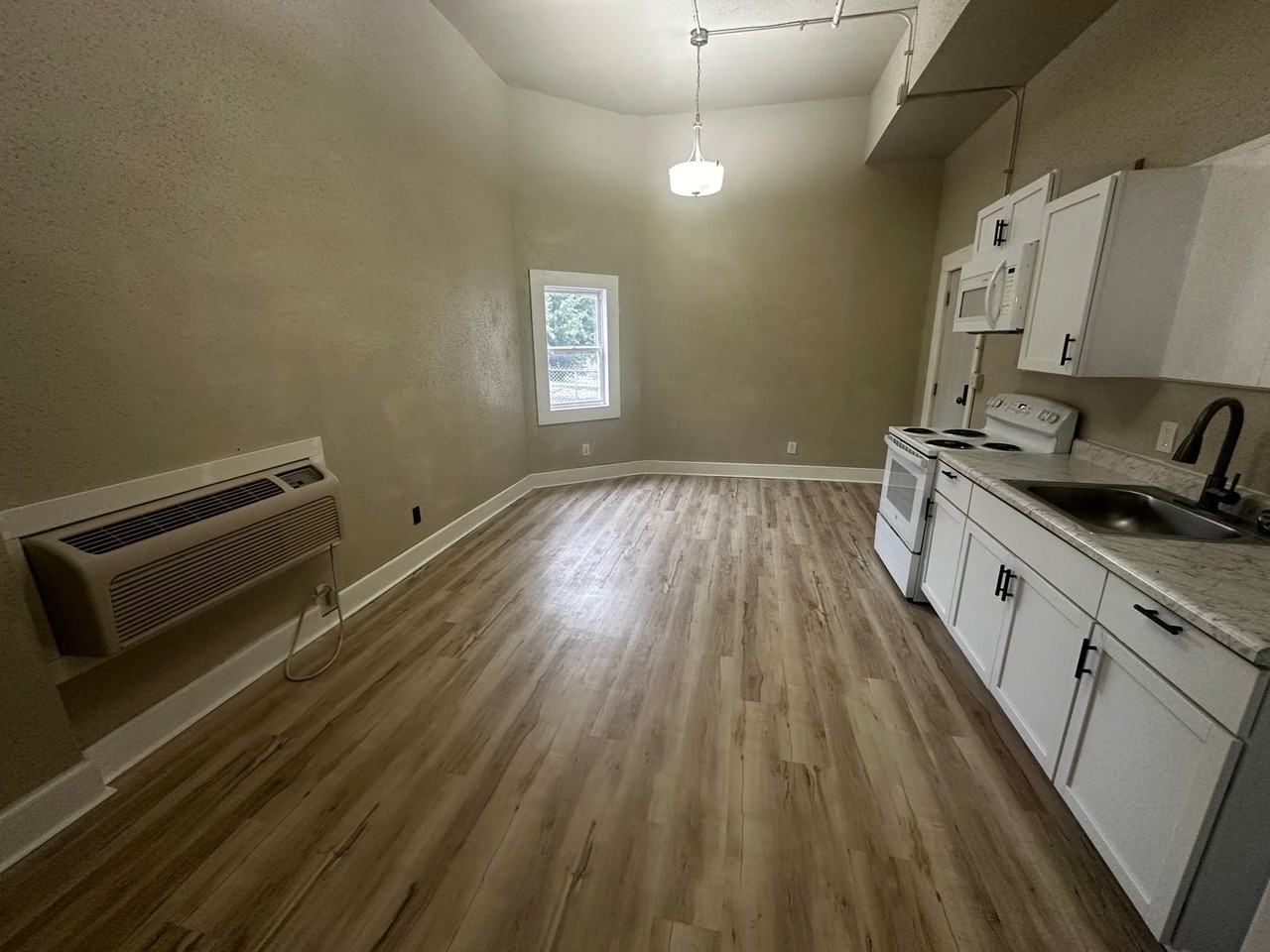 1302 Faraon St. St. Joseph, MO 64501 - Photo 2 of 26