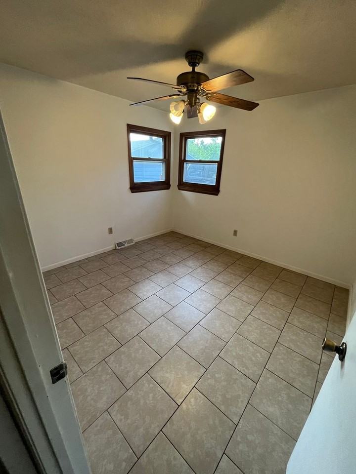 7602 Orion St - Photo 3 of 8