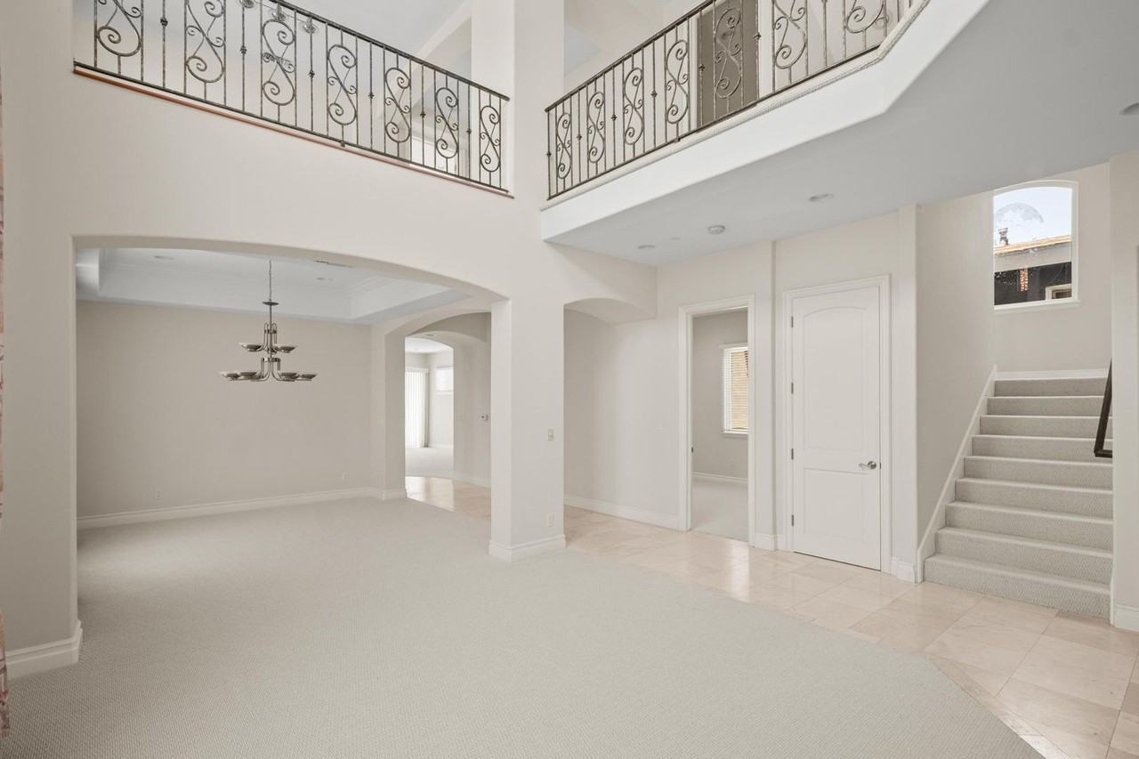 711 N Paulina Ave - Photo 5 of 50