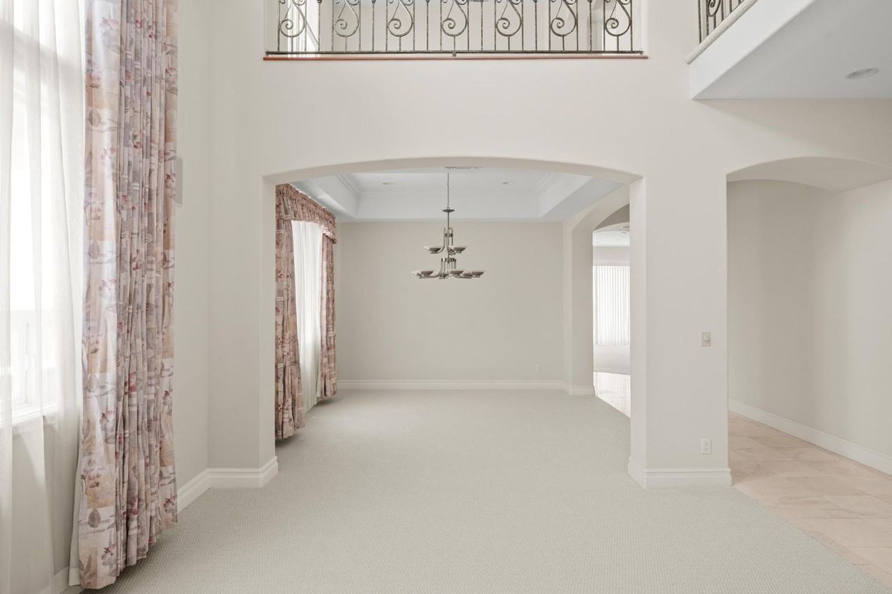 711 N Paulina Ave - Photo 6 of 50