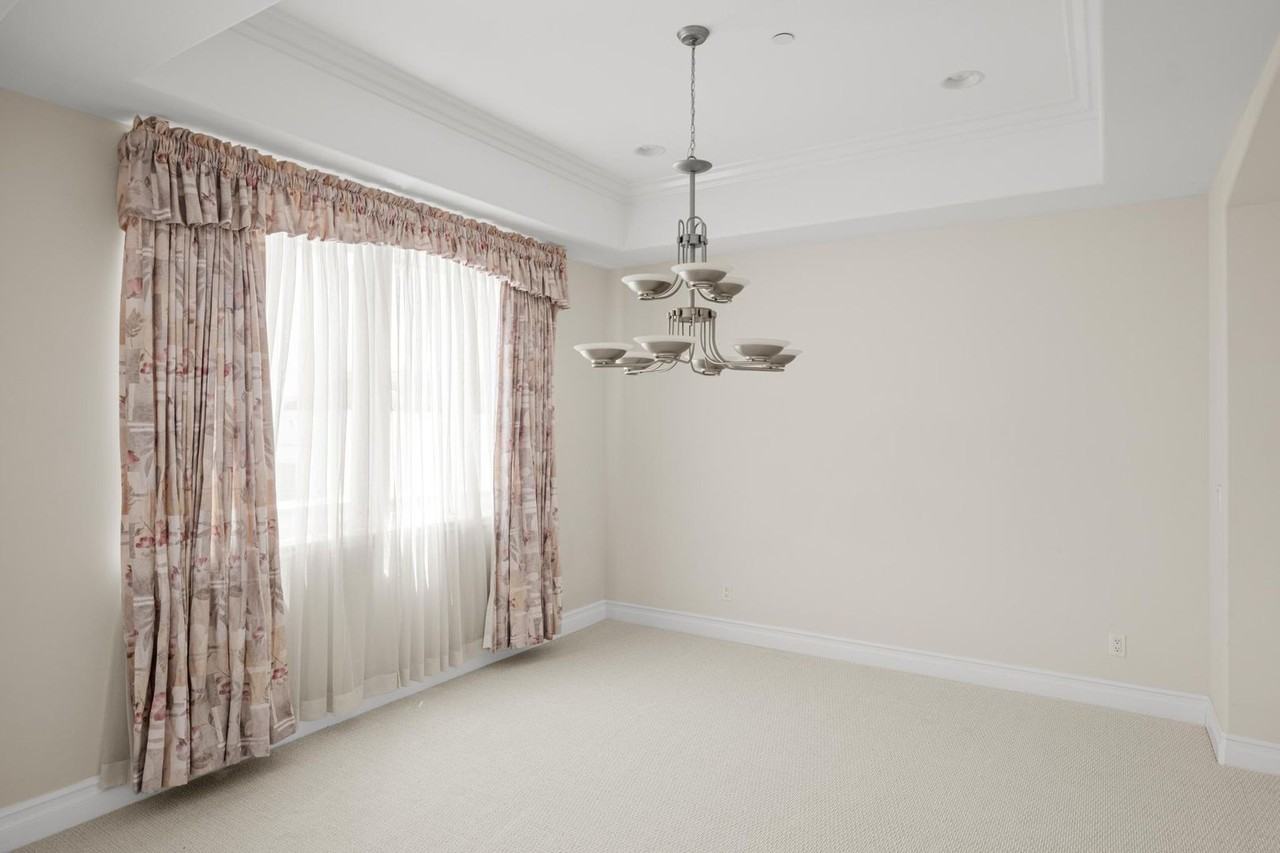 711 N Paulina Ave - Photo 7 of 50