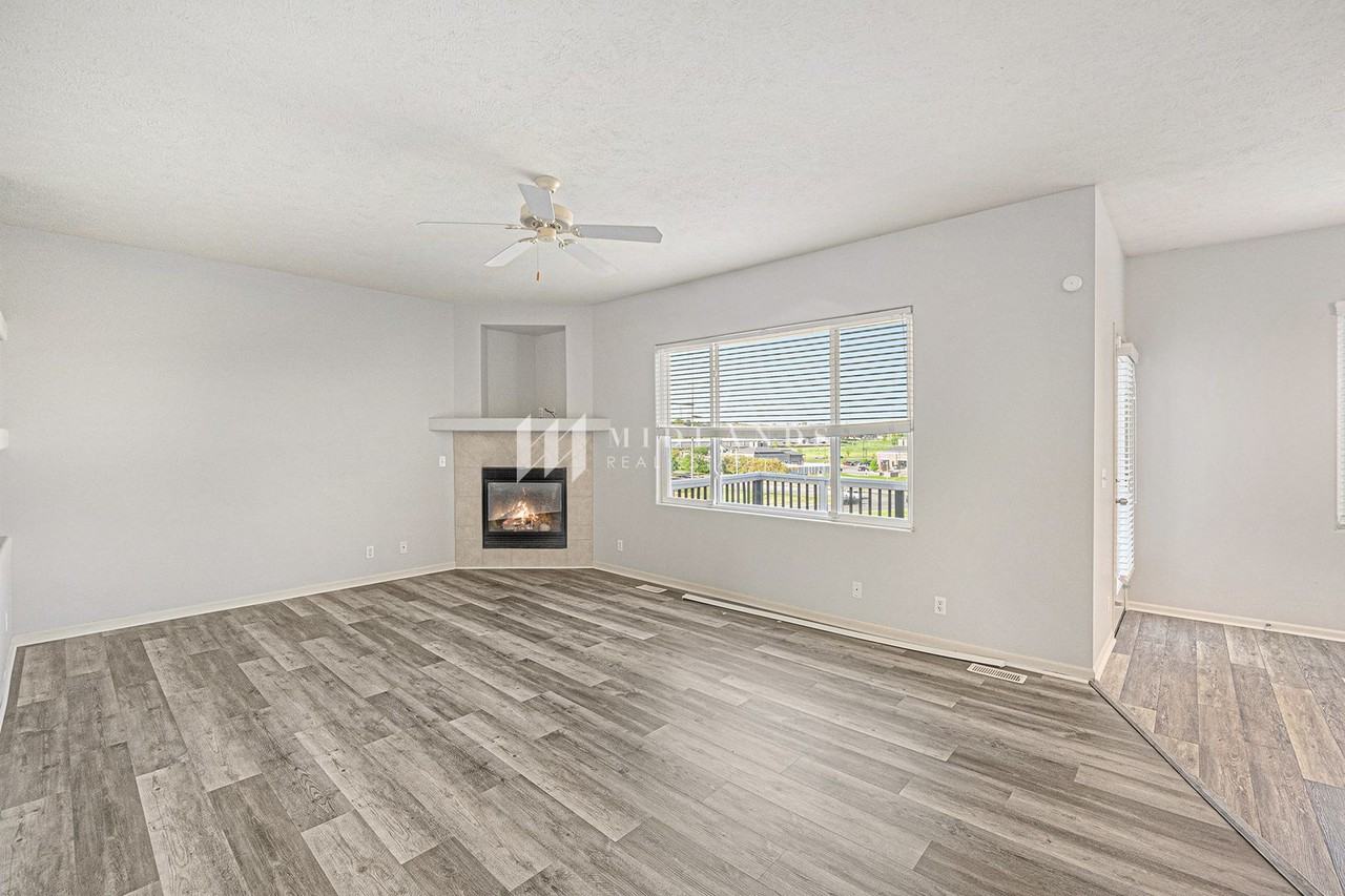 6738 S 188th Ave - Photo 3 of 17