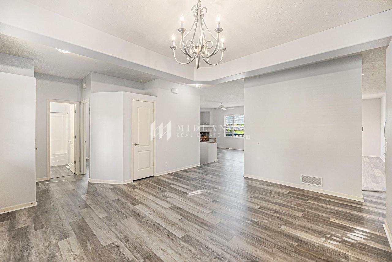 6738 S 188th Ave - Photo 4 of 17