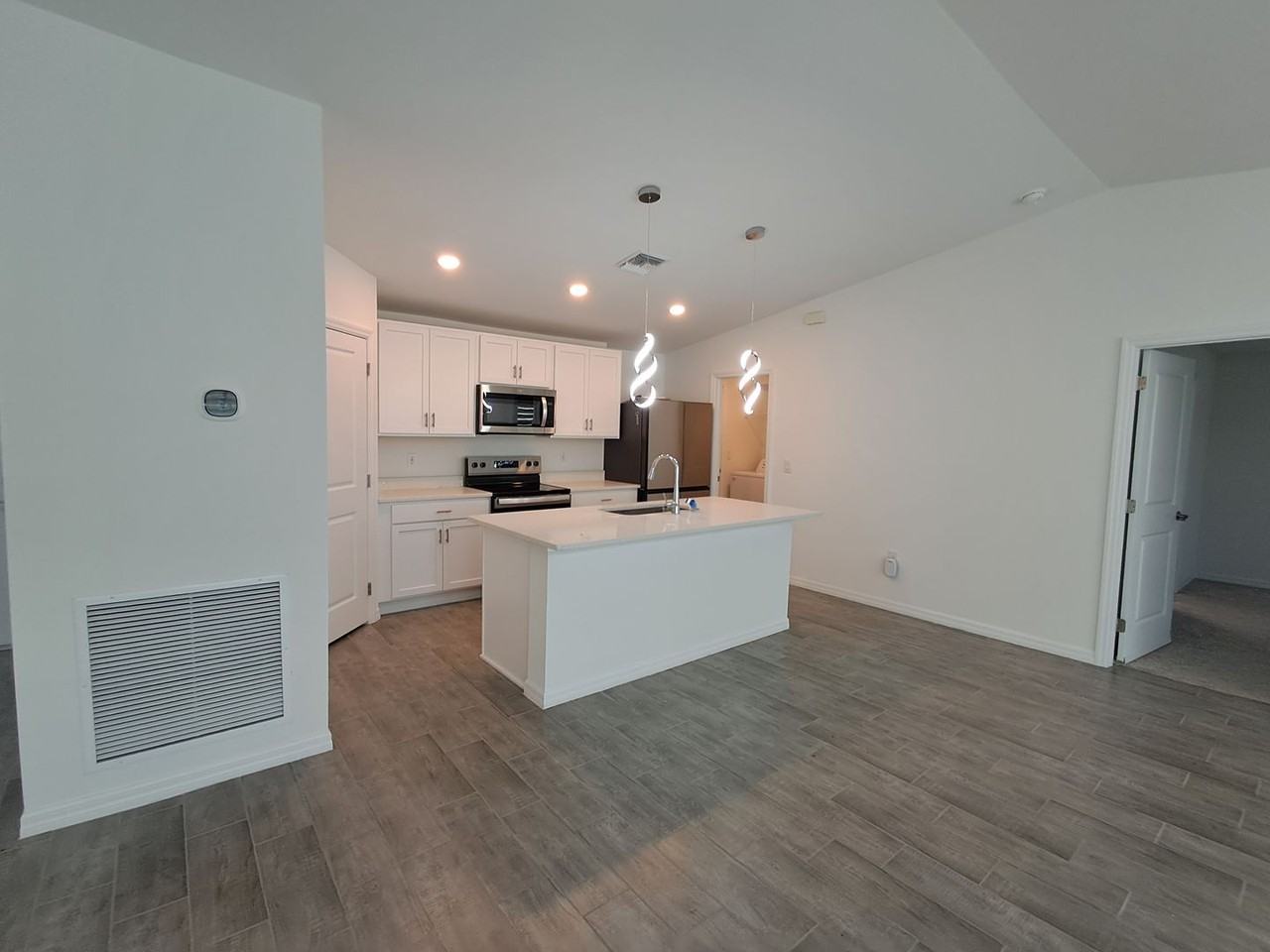 3303 8th St Sw - Photo 4 of 19