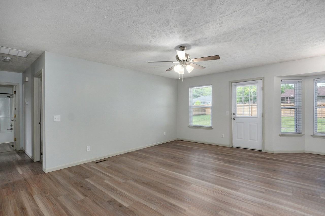 205 S Smalley St - Photo 3 of 18