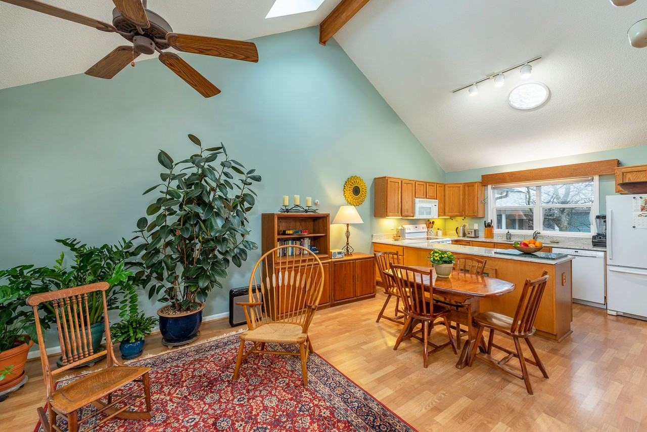 43 Vermont Ct - Photo 3 of 45