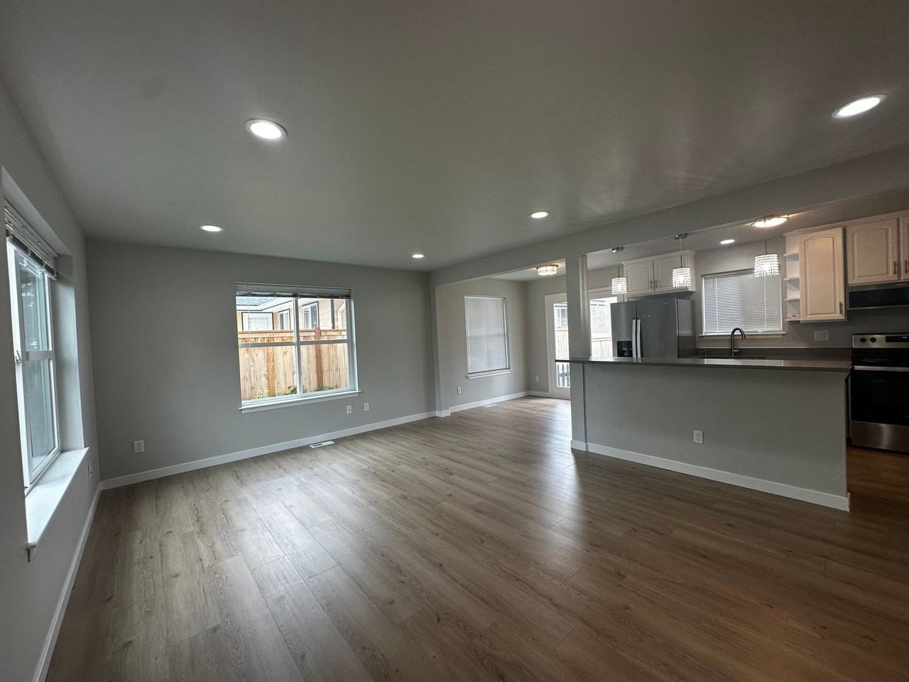 4324 Hoyt Ave - Photo 3 of 37