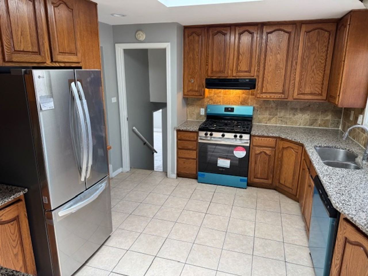 453 E 166th St - Photo 2 of 9