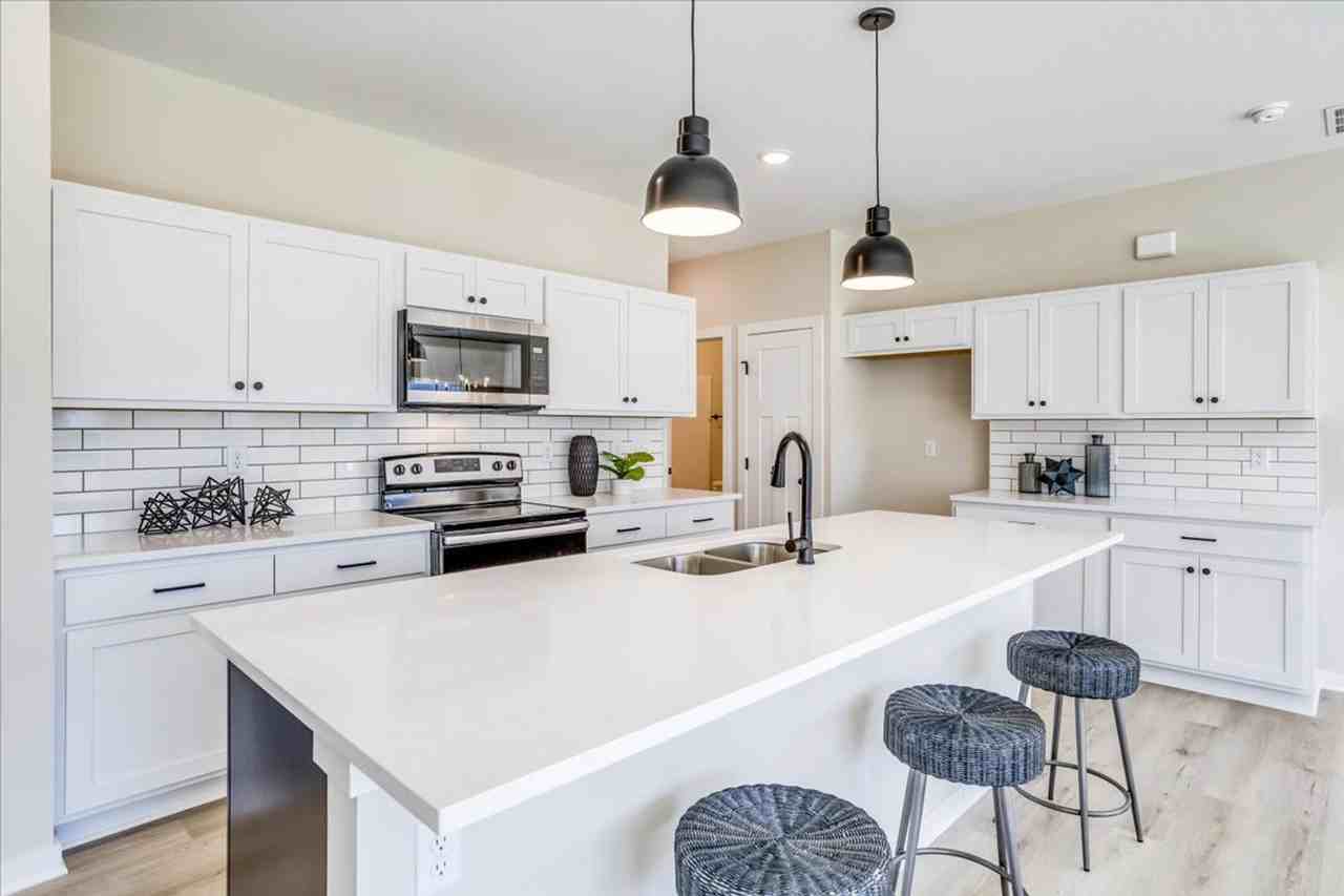 3866 W Longleaf St - Photo 2 of 17