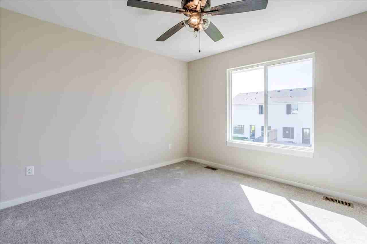 3866 W Longleaf St - Photo 5 of 17