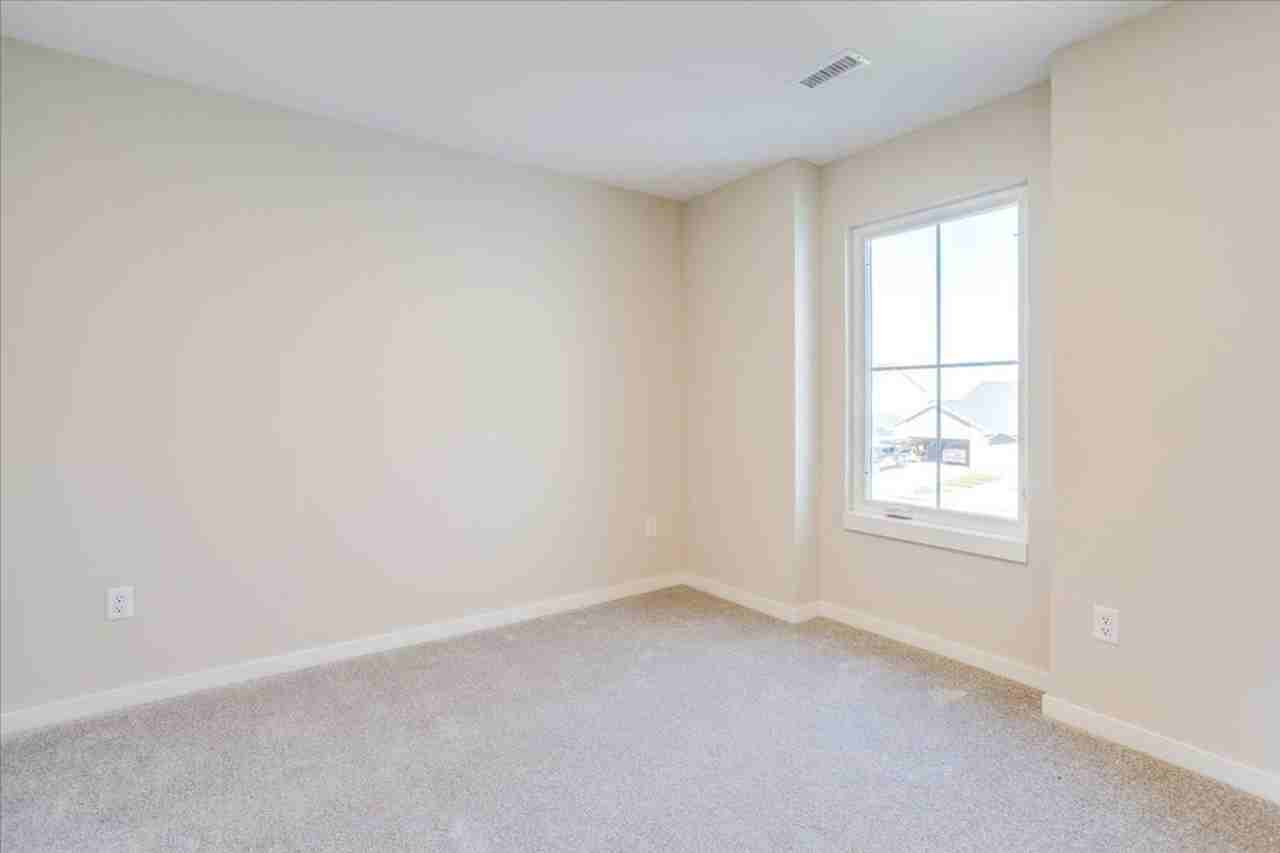 3866 W Longleaf St - Photo 7 of 17