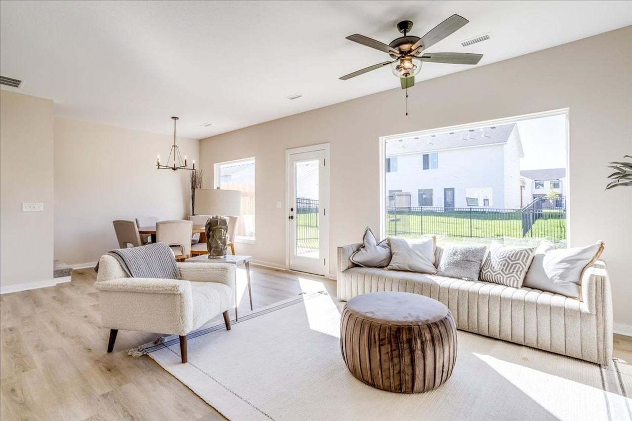 3734 E Longlake St - Photo 2 of 17