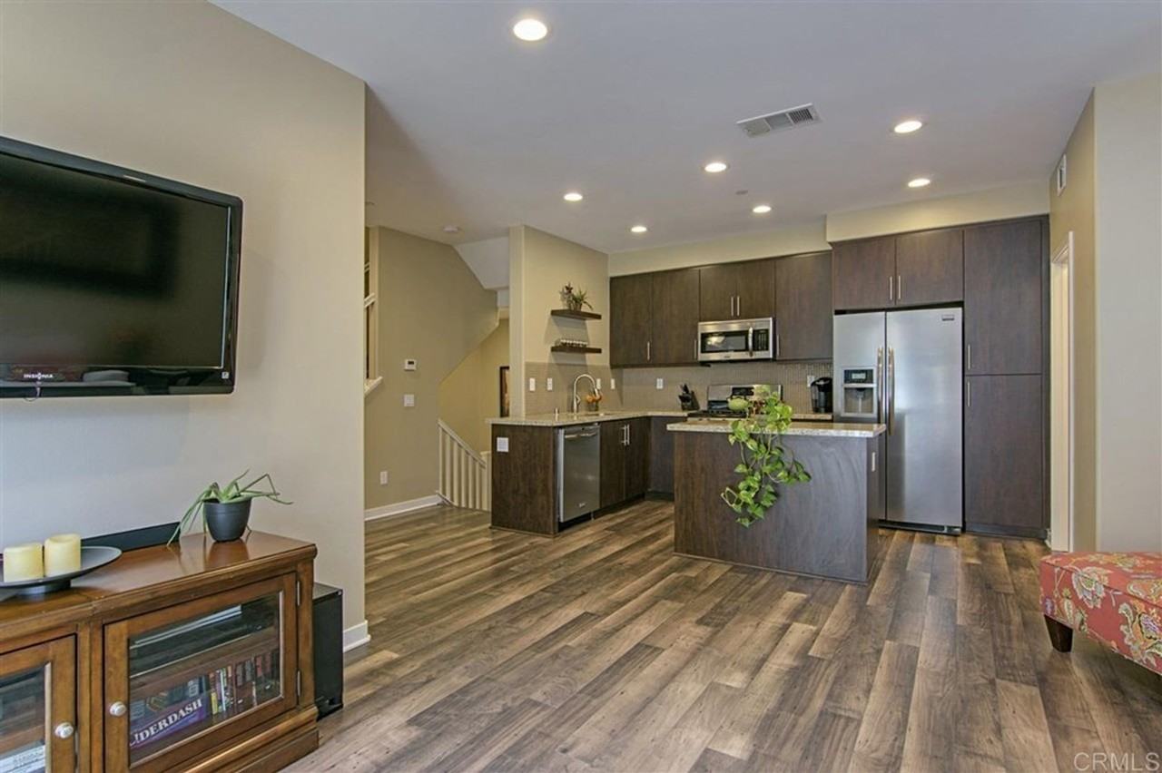 2132 Cosmo Way - Photo 4 of 19
