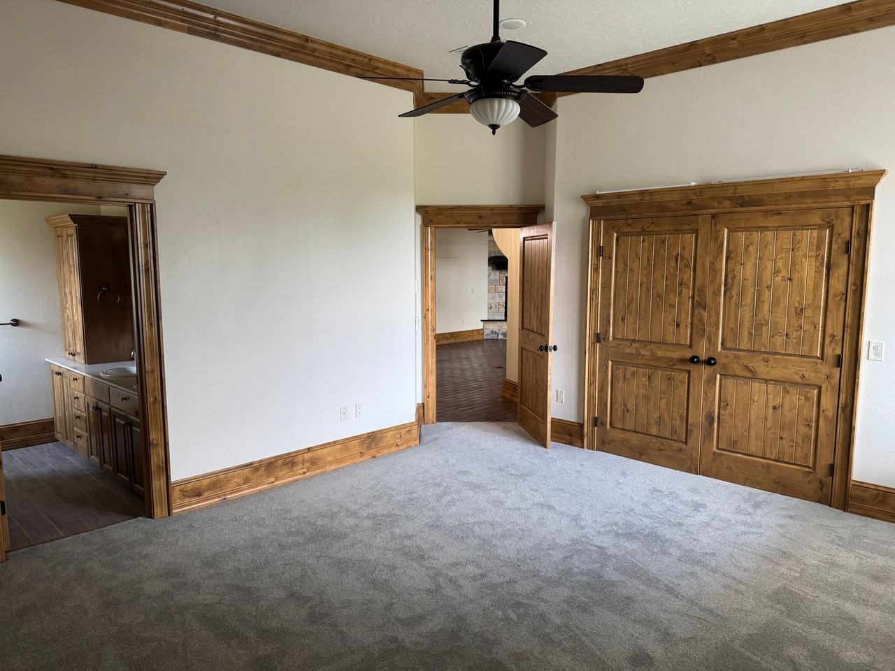 507 E 16th St - Photo 2 of 34