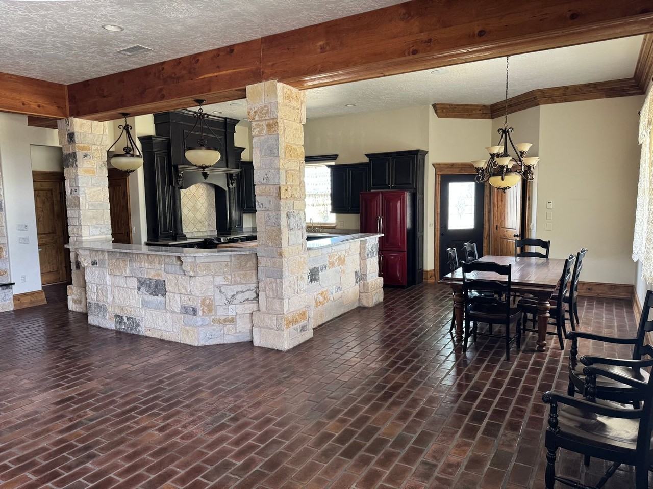 507 E 16th St - Photo 3 of 34