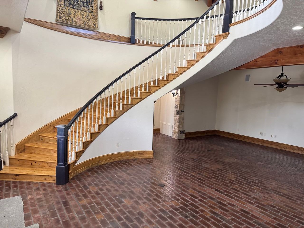 507 E 16th St - Photo 4 of 34