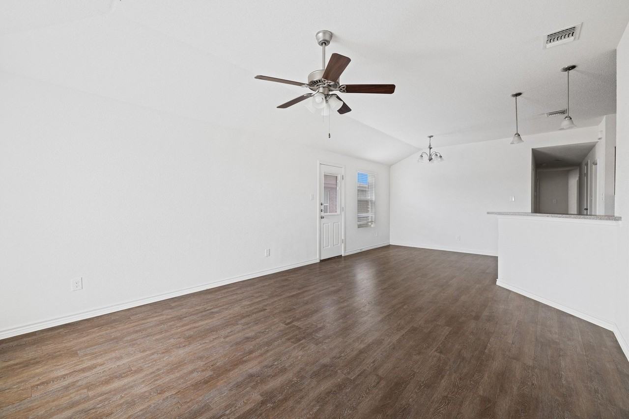 903 Lasso Dr - Photo 2 of 22
