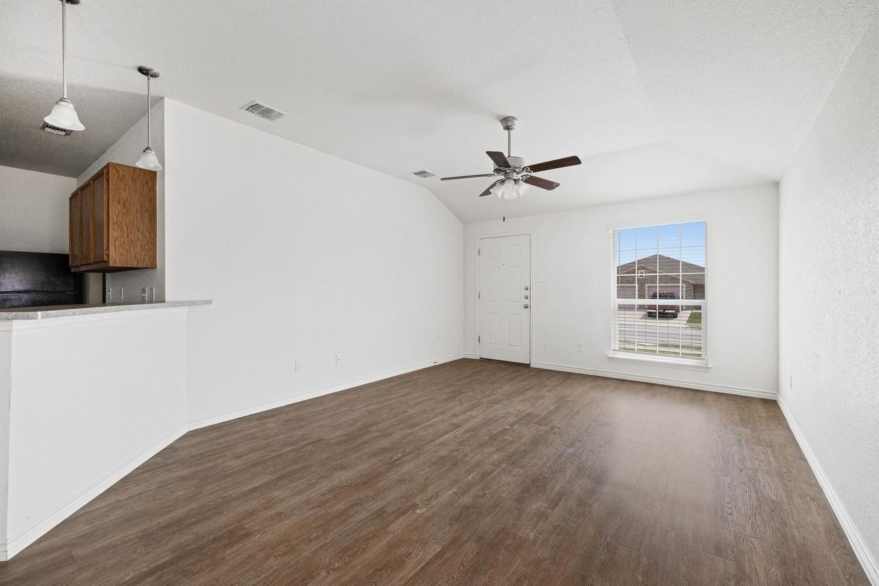 903 Lasso Dr - Photo 6 of 22