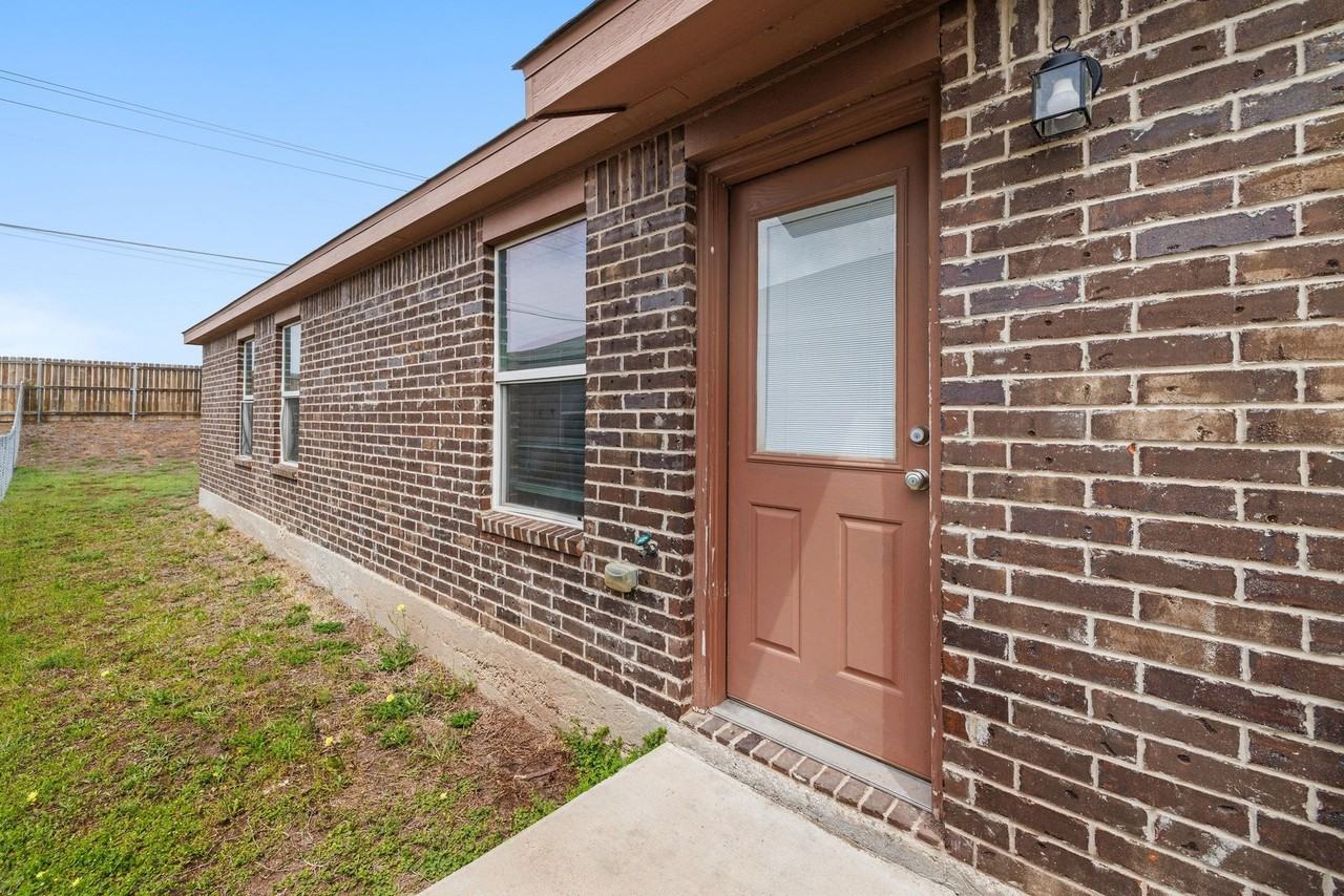 903 Lasso Dr - Photo 7 of 22