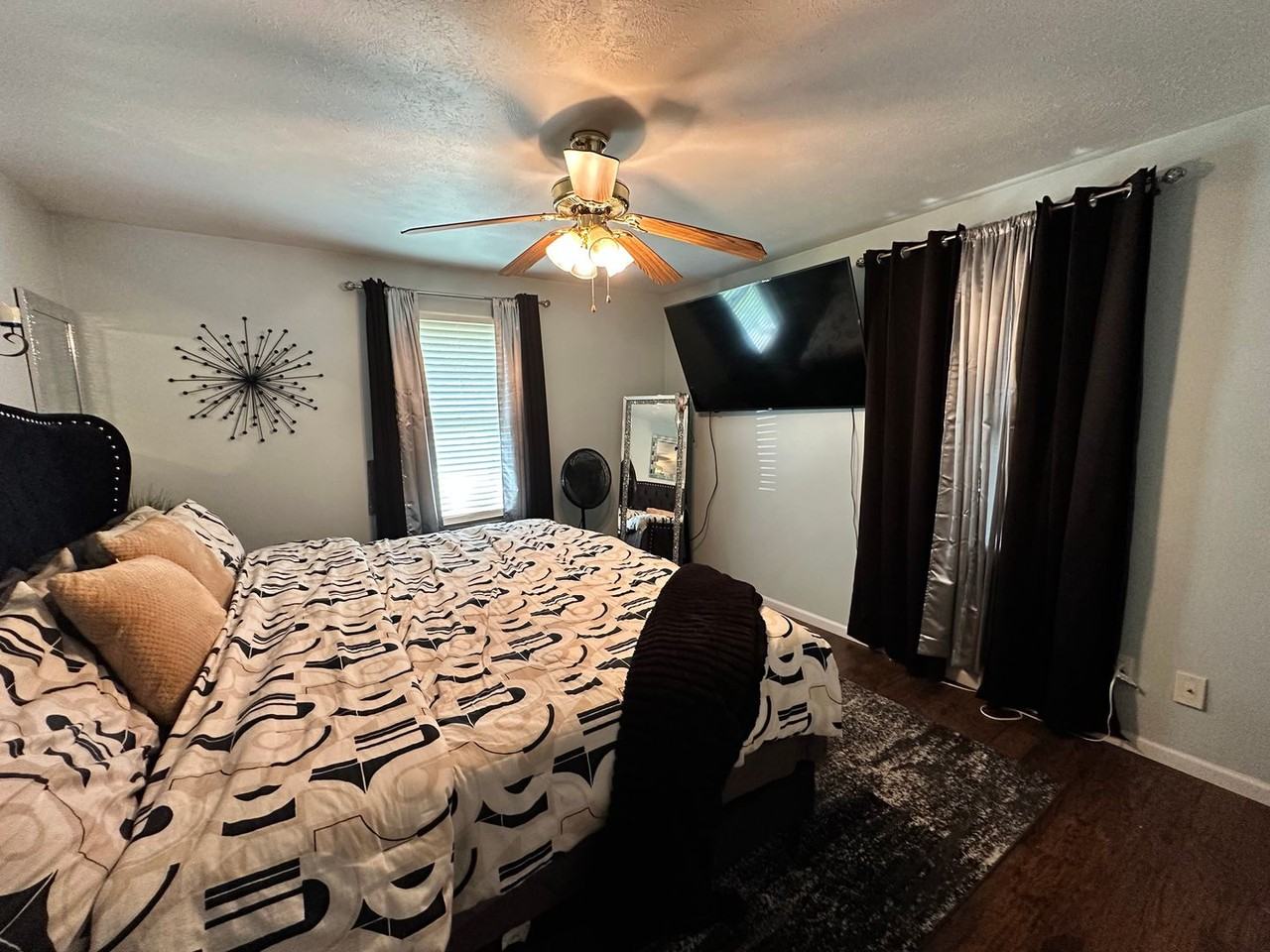2117 Lakewood Dr - Photo 2 of 24