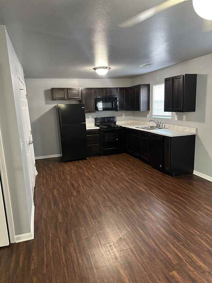 48 W 800 S - Photo 6 of 9