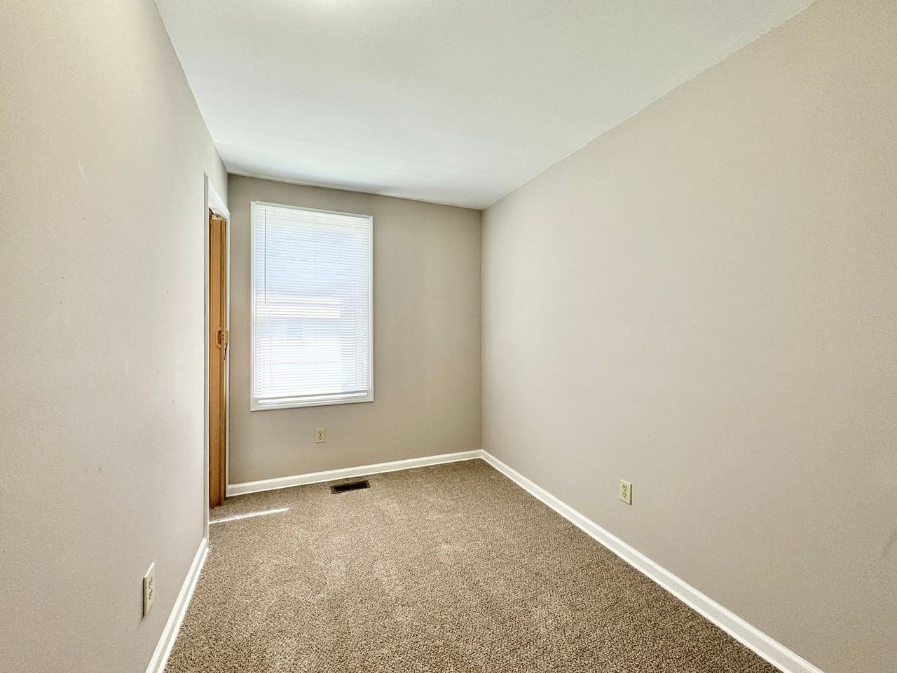 805 Reid St - Photo 2 of 12